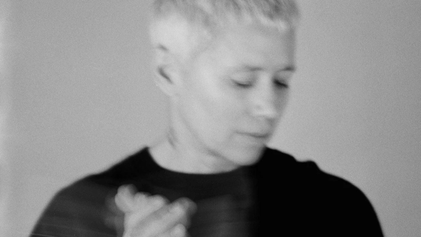 French DJ and producer Jen Cardini has announced their first solo EP since the late 1990s. Titled ‘Petit Monstre’, the release is scheduled for 27 March via SMIILE RECORDS, the label founded by fellow French artist Chloé Caillet.