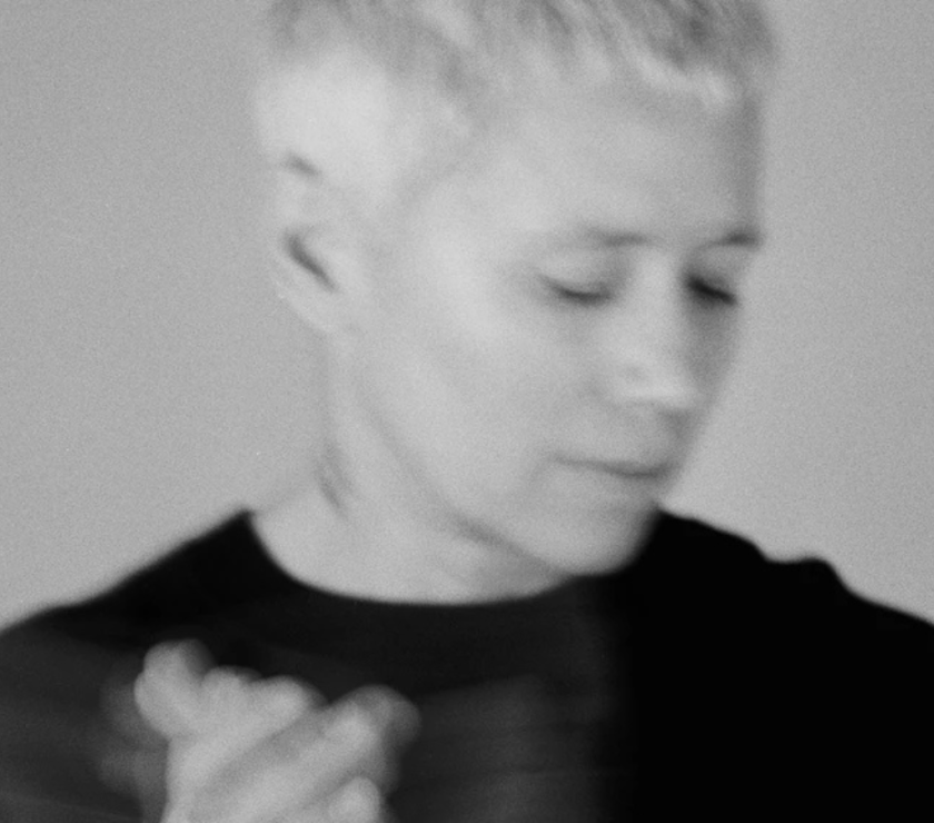 French DJ and producer Jen Cardini has announced their first solo EP since the late 1990s. Titled ‘Petit Monstre’, the release is scheduled for 27 March via SMIILE RECORDS, the label founded by fellow French artist Chloé Caillet.