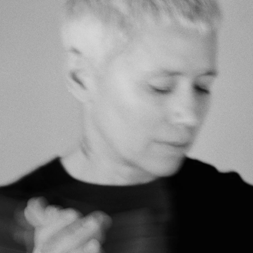 French DJ and producer Jen Cardini has announced their first solo EP since the late 1990s. Titled ‘Petit Monstre’, the release is scheduled for 27 March via SMIILE RECORDS, the label founded by fellow French artist Chloé Caillet.